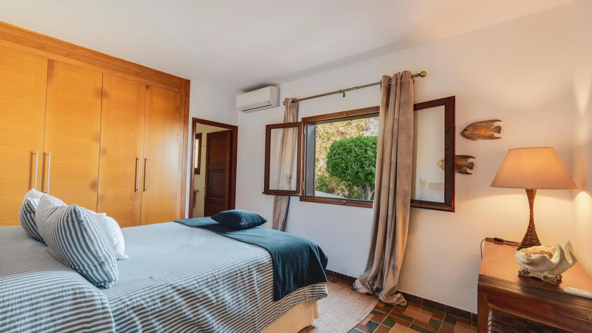 Villa Luciana - Radiante Casa Vecina Del Mar Cala En Porter